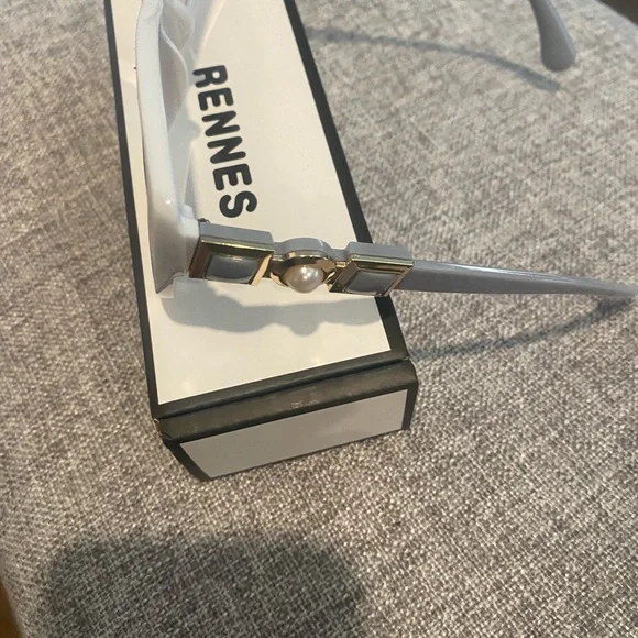New in Box Stylish White Rennes Sunglasses - Picture 2 of 11